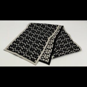 Authentic Coach Black and White Merino Wool Scarf 48” x 8” mint condition VTG